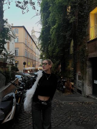 Všechno se mění, ale moje láska k pohodlným džínům od Koccy zůstává. 🖤 www.ondimode.cz #ondimode #italskybutik...